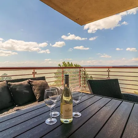 Апартаменты Lakeside Panorama Penthouse W Jacuzzi & Ac By Nw